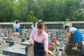 LIÊN ĐỘI TRƯỜNG TIỂU HỌC ĐỨC TÂN ĐÃ PHỐI HỢP CÙNG BAN GIÁM HIỆU, CHI ĐOÀN TRƯỜNG TỔ CHỨC DÂNG HƯƠNG TẠI NGHĨA TRANG LIỆT SĨ XÃ MỘ ĐỨC