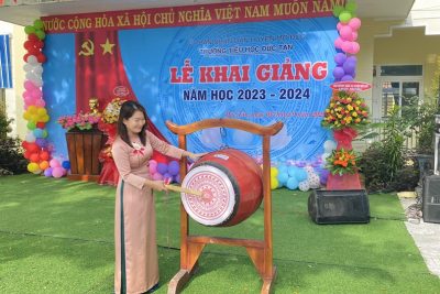 TRƯỜNG TIỂU HỌC ĐỨC TÂN TƯNG BỪNG KHAI GIẢNG NĂM HỌC MỚI